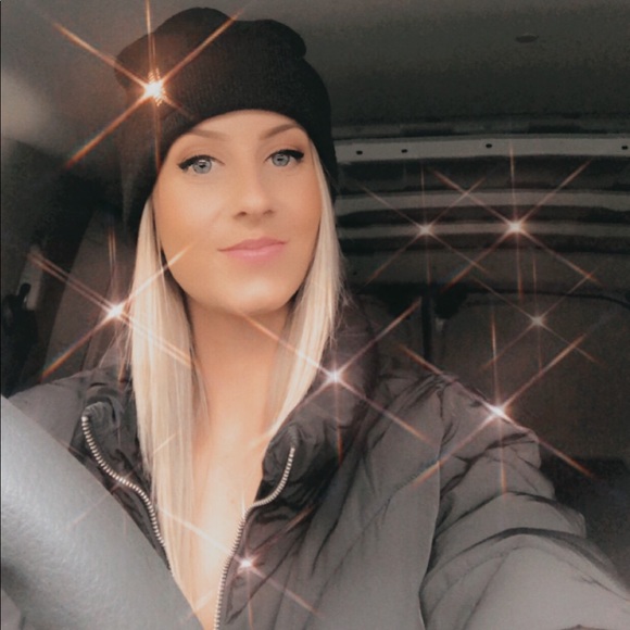 Meet your Posher, Jessica - Picture 1 of 1